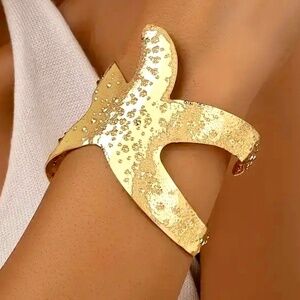 NEW! Starfish Bangle